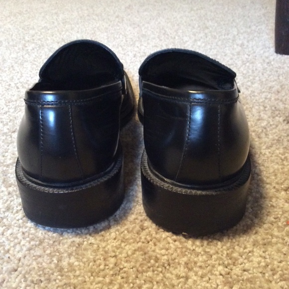 Authentic Gucci black loafers, mens’ size 7 (40). main image 5